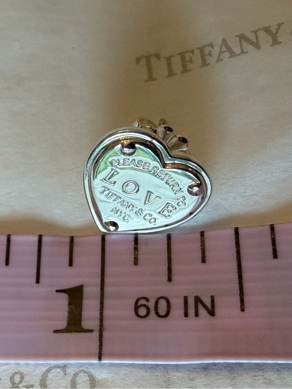 Tiffany & Co. Return to Tiffany love earrings in silver 925 . - Picture 6 of 9
